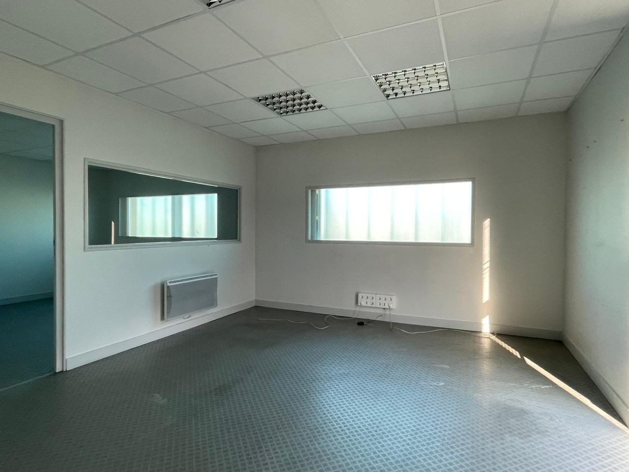 Local d'activité Bouaye 334m² Location local d'activité Bouaye Loire-Atlantique OLACT2428224 10